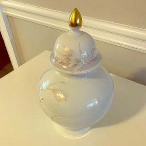 Rare Kaiser Yvonne Vase with top